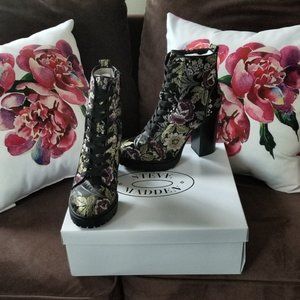 Laurie Floral Brocade lugged sole NEW size 8